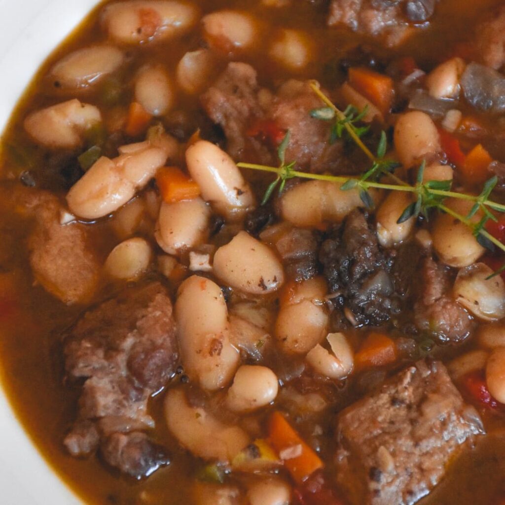 alubias con morcilla y carne (1)