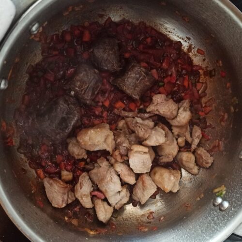 alubias con morcilla y carne (1)