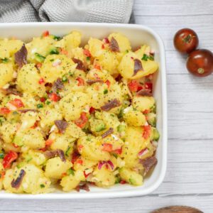 Ensalada de patatas con pimientos y anchoas