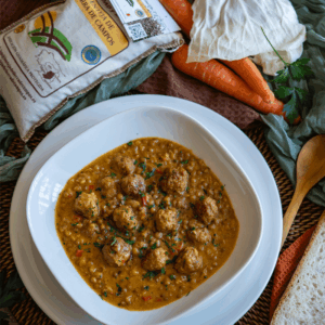 Curry de lentejas cremoso con albondiguillas tiernas1