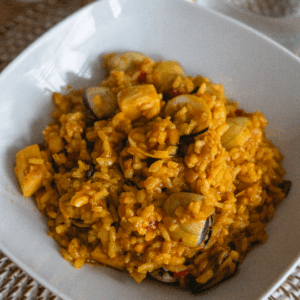 Arroz Meloso con Almejas Mejillones y Merluza
