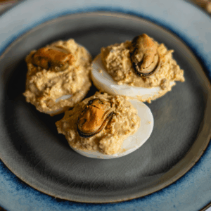 huevo duro relleno con mejillones 2