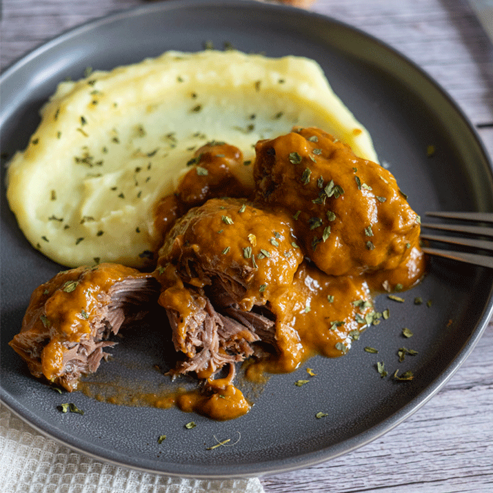 carrilleras con salsa de verduras y vino tinto