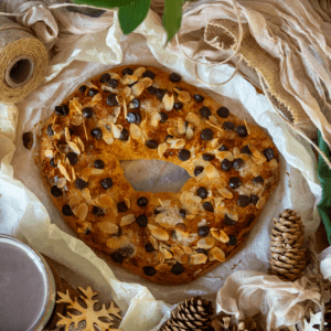 Roscón de Reyes con almendra y chocolate