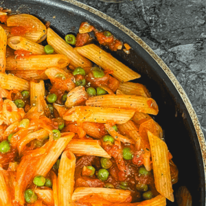 macarrones con guisantes y verduras