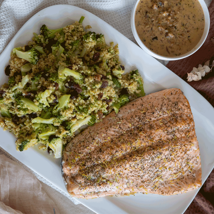 salmón con limón y bulgur con brócoli y salsa de champiñones